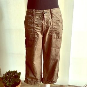 LOFT Olive Green Capri/Cropped Cargo Pants